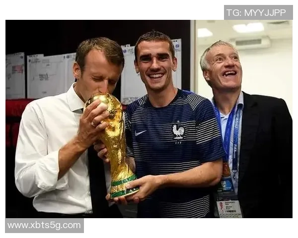 粤语专访足球明星畅谈赛场背后的故事与人生经历